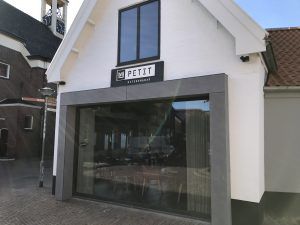Petit Kitchen & Bar 8